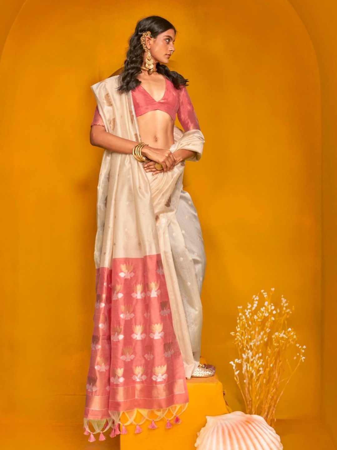 

BLENDIFY Ethnic Motifs Zari Banarasi Saree, Off white