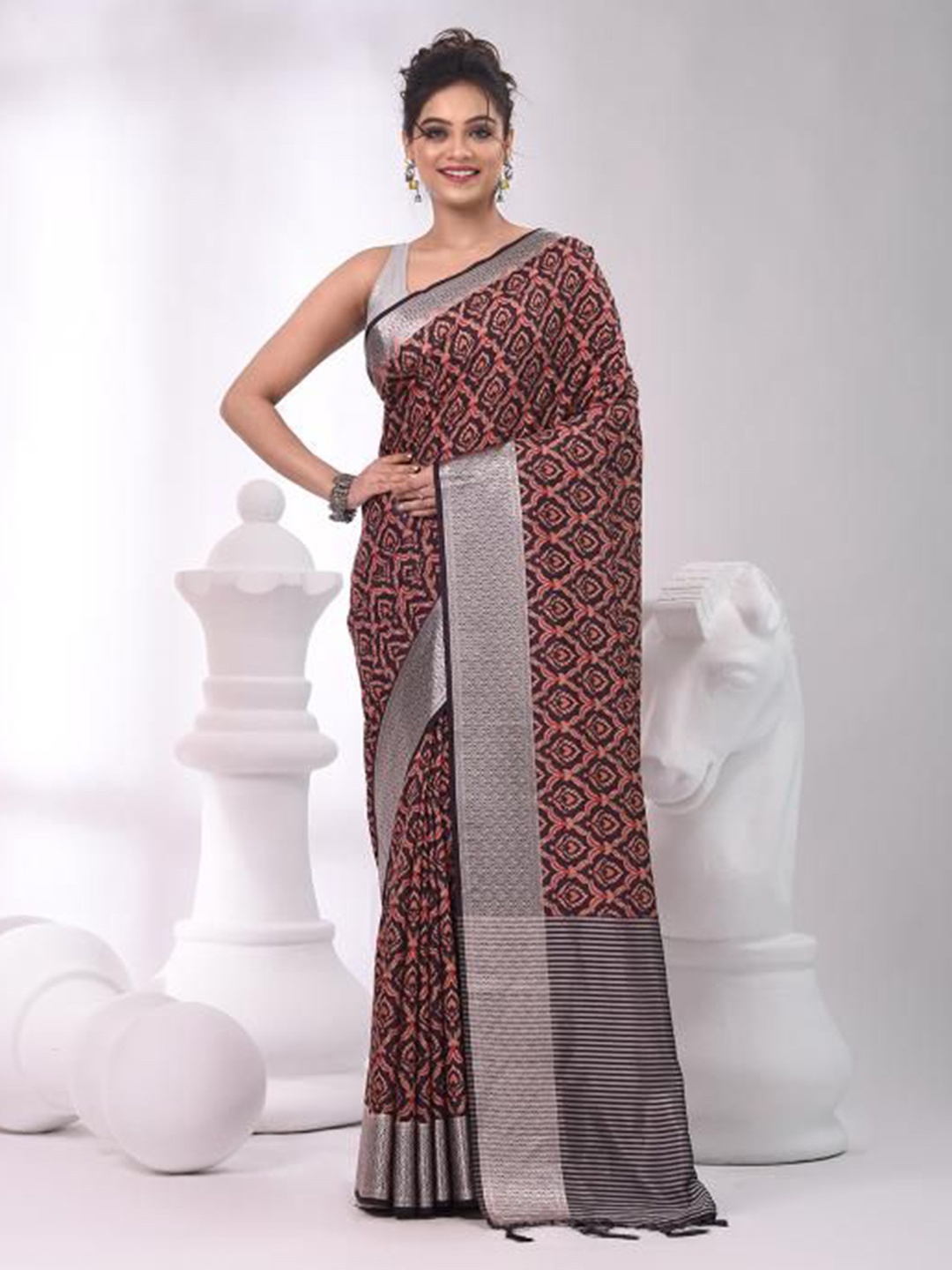 

VIBHAVARI Floral Zari Pure Silk Saree, Brown