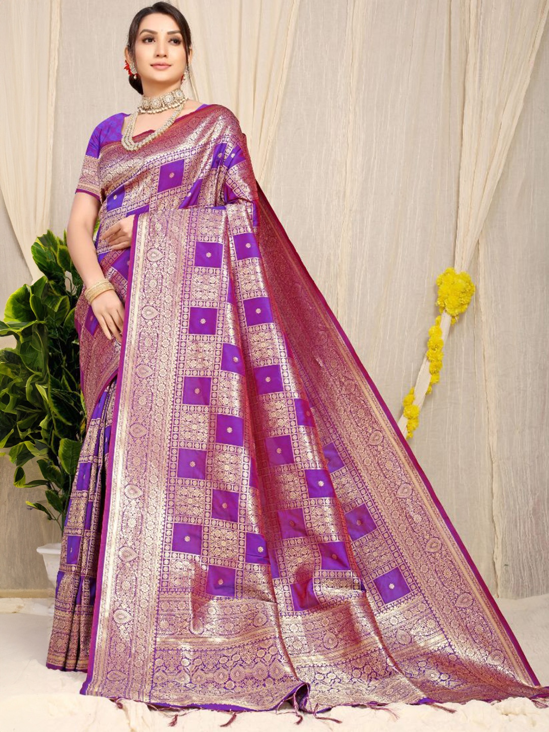 

amirat Woven Design Zari Pure Silk Banarasi Saree, Purple