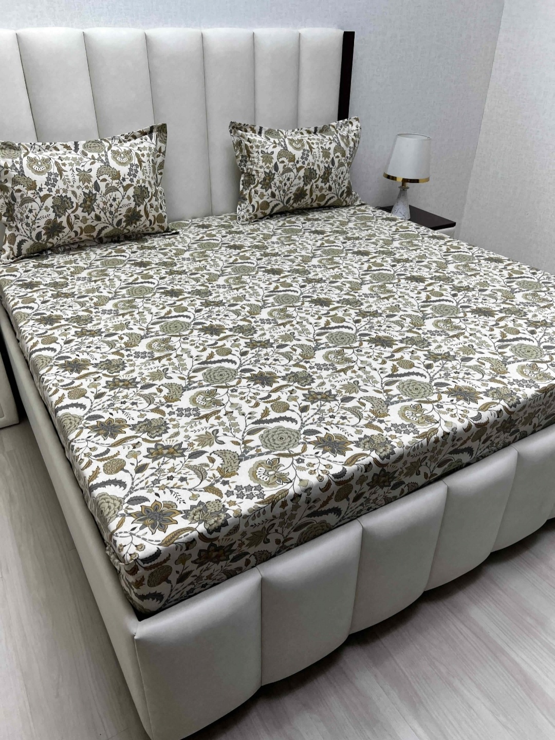 

Pure Decor Royal Passion Brown Printed Pure Cotton 300TC Queen Bedsheet Sets 2.28m x 2.54m