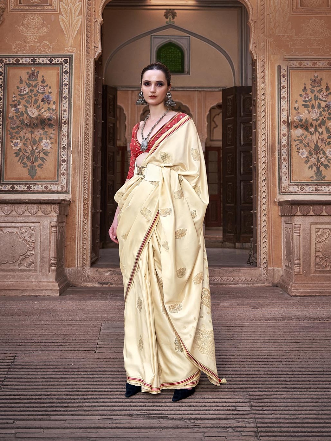 

AVANSHEE Women Ethnic Motifs Zari Satin Saree, Cream