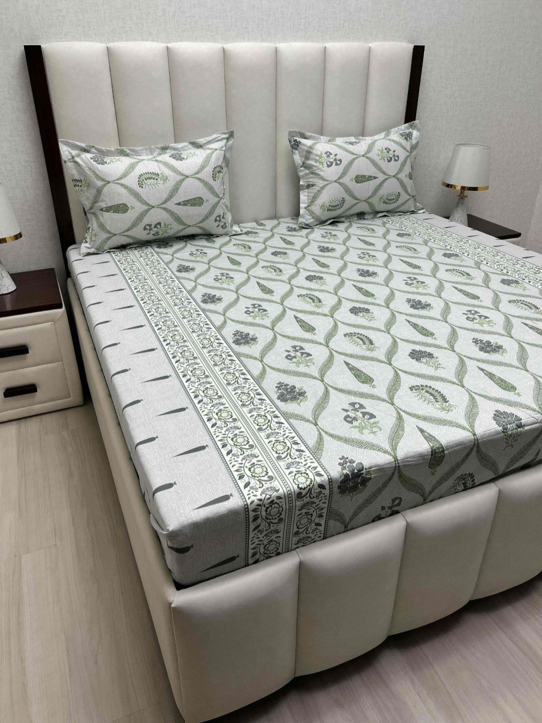 

Pure Decor Royal Passion Green Printed Cotton 350 TC Queen Bedsheet Set- 2.28 m x 2.54 m, White