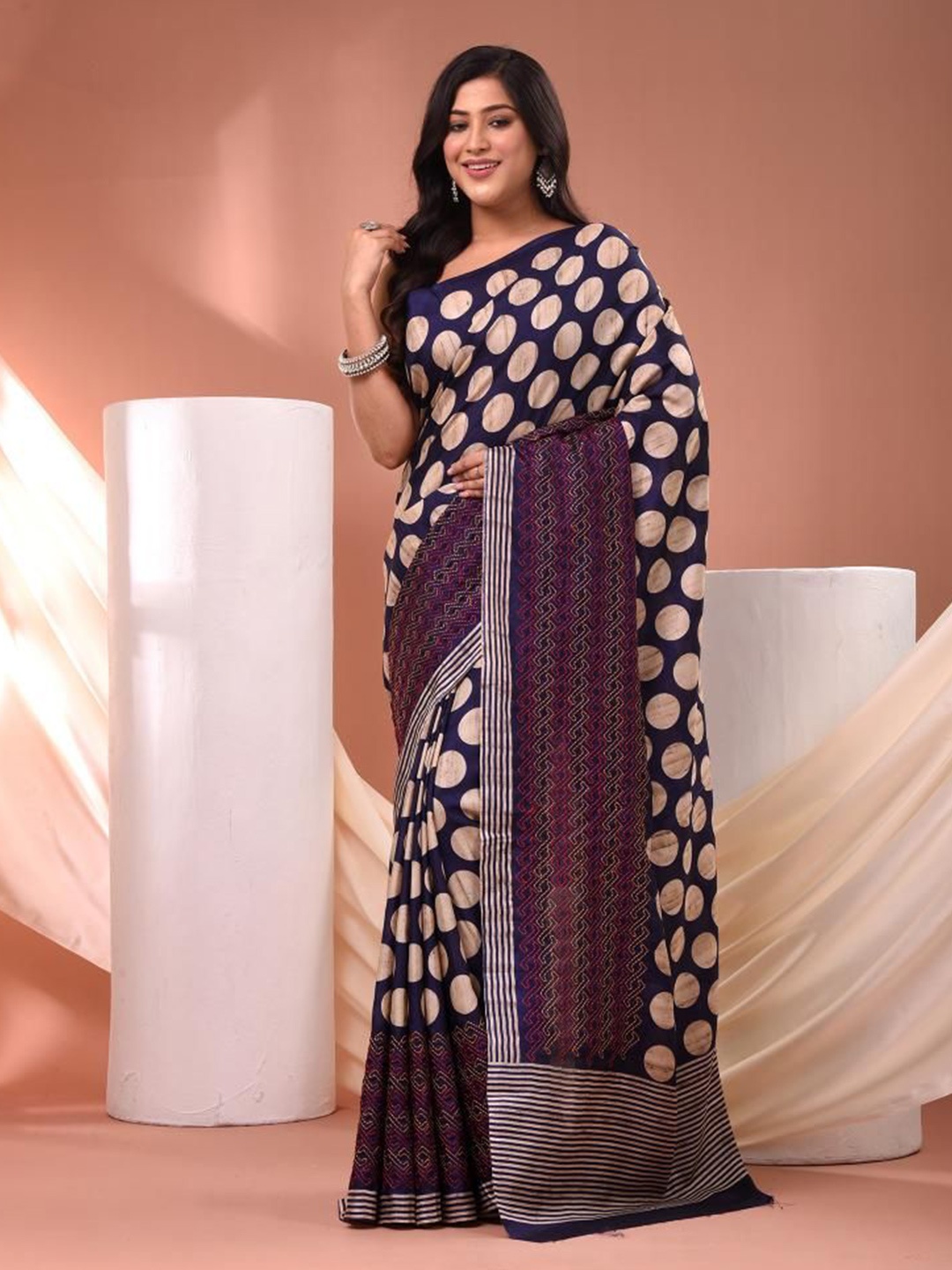

VIBHAVARI Polka Dot Silk Blend Saree, Blue