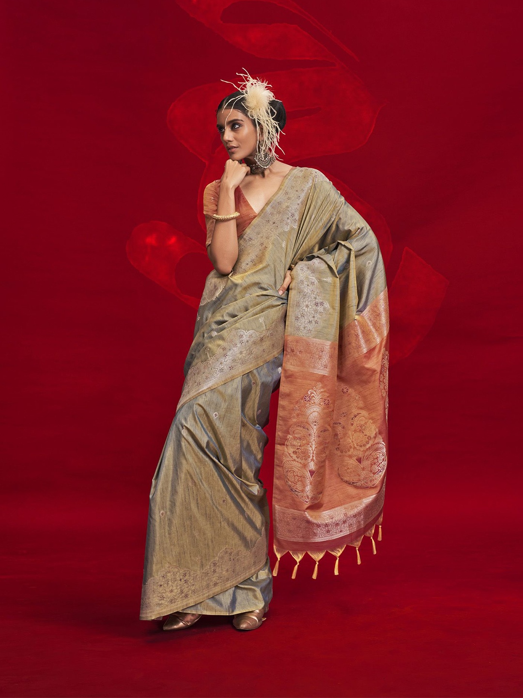 

elora Woven Design Zari Silk Blend Banarasi Saree, Grey