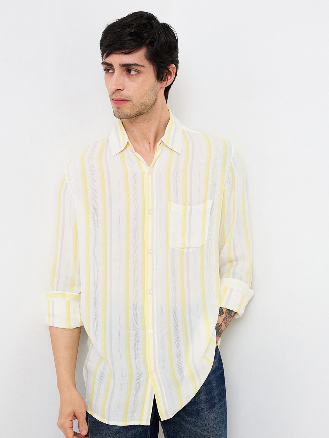 

SPYKAR Men Relaxed Fit Spread Collar Vertical Striped Casual Shirt, Yellow