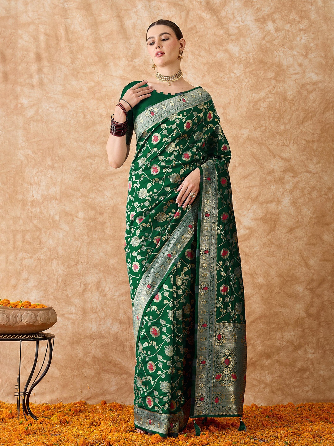 

DEVATITHI Ethnic Motifs Zari Silk Blend Banarasi Saree, Green