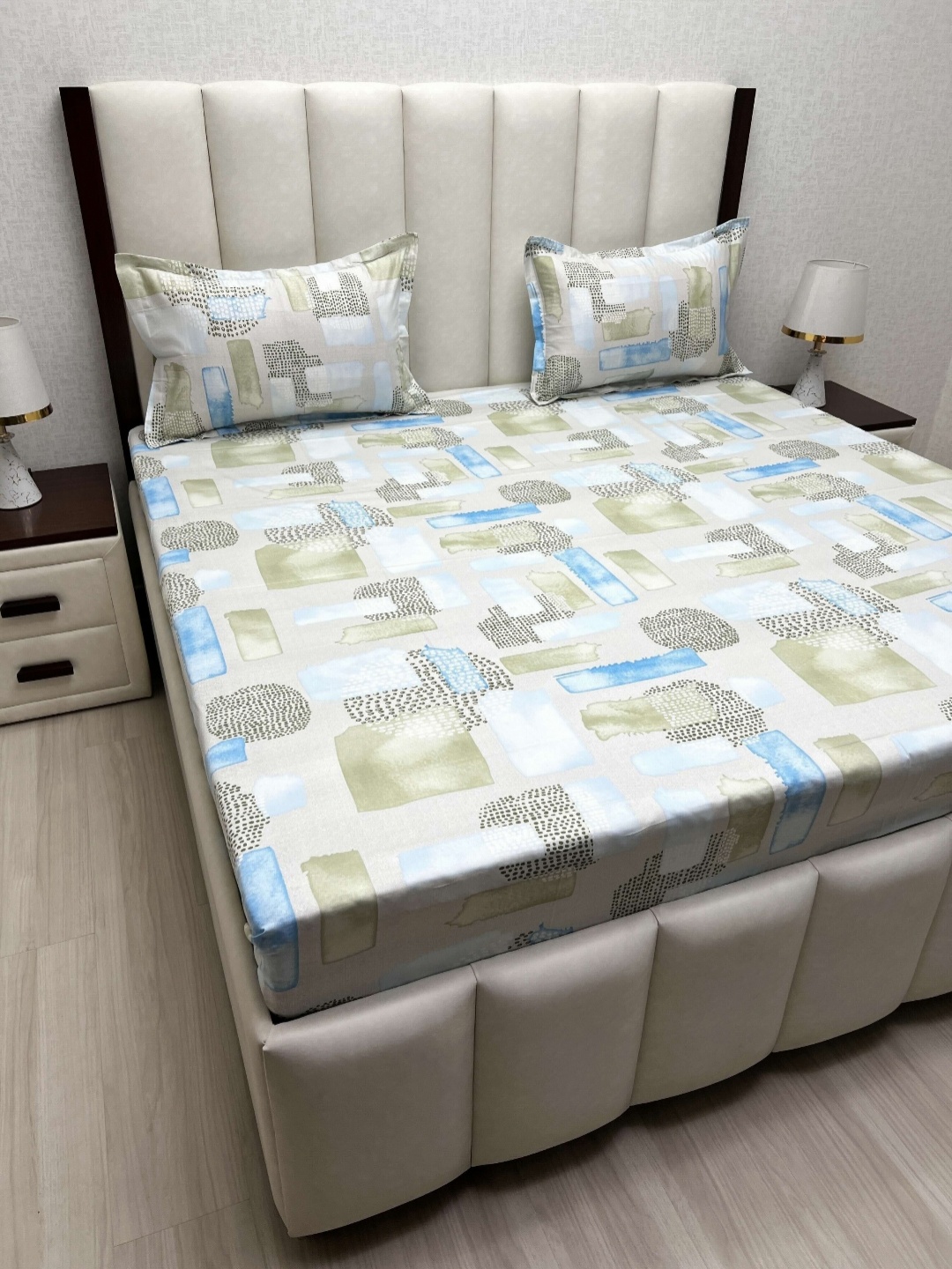 

Pure Decor Royal Passion White Printed Pure Cotton 230TC Queen Bedsheet Sets 2.28m x 2.54m