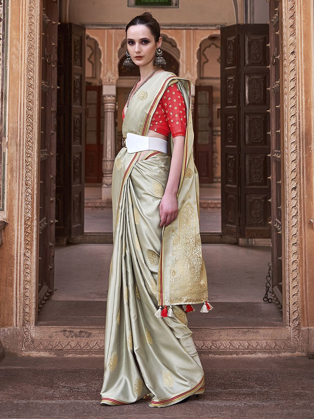 

AVANSHEE Ethnic Motifs Zari Satin Saree, Grey