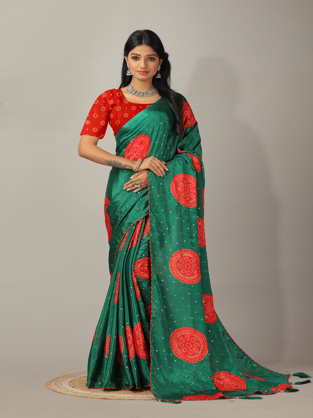 

A.V.M. SILK MILLS Bandhani Printed Pure Crepe Saree, Green