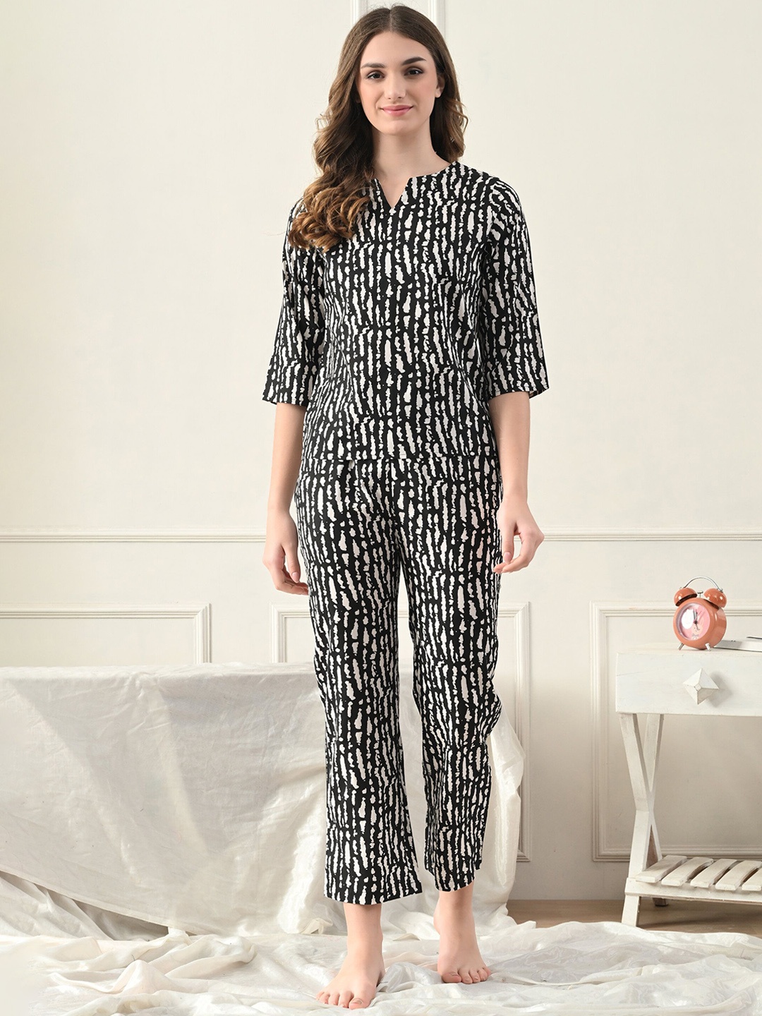 

Unifringe Women Printed Night suit, Black