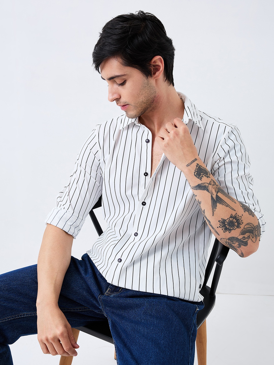 

SPYKAR Men Slim Fit Spread Collar Vertical Striped Casual Shirt, White