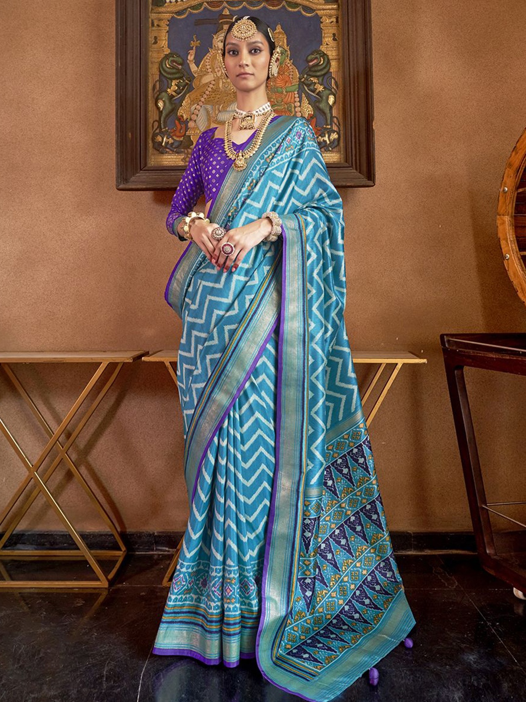 

AVANSHEE Geometric Printed Saree With Blouse Piece, Blue