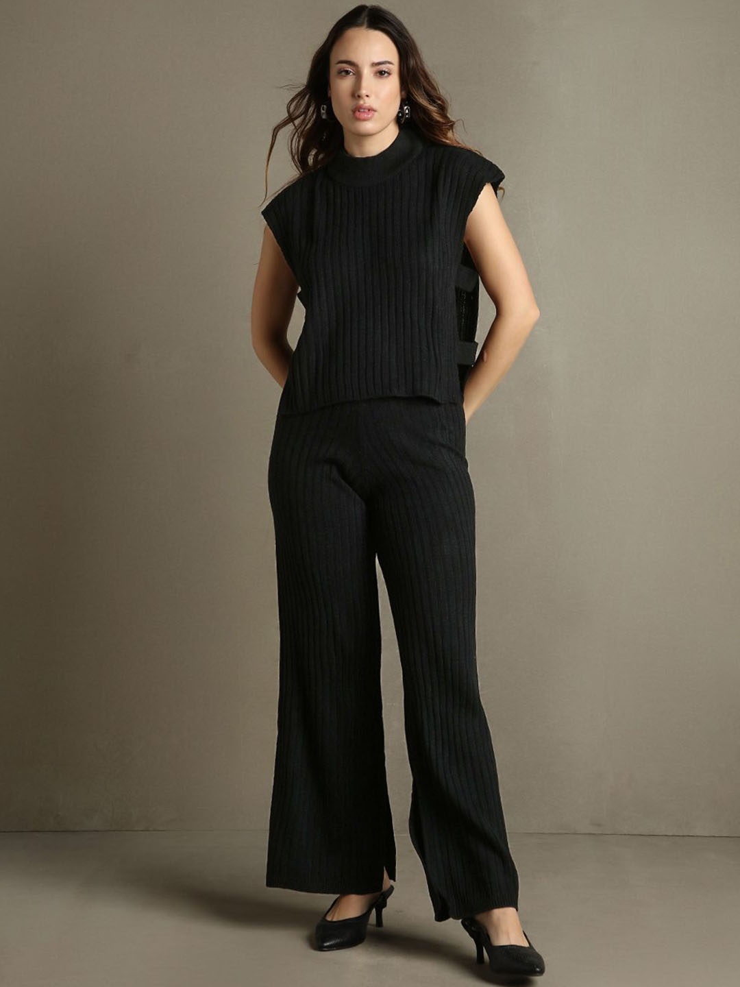 

DL Woman Self-Design Round Neck Sweater With Trousers, Black