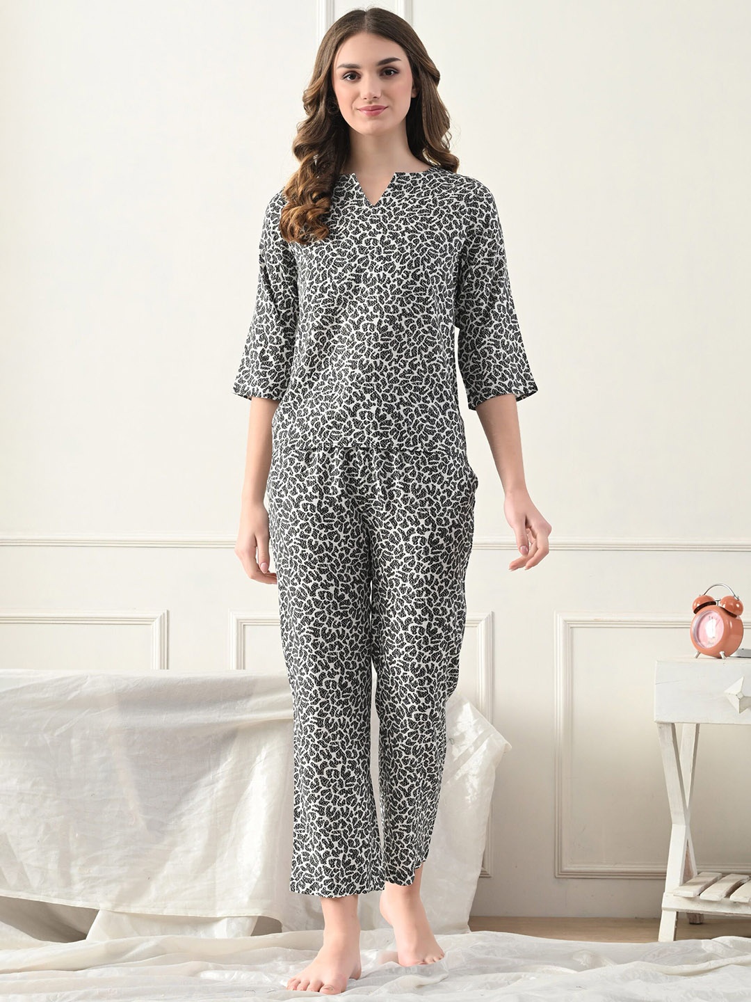 

Unifringe Women Animal Printed Night suit, Black