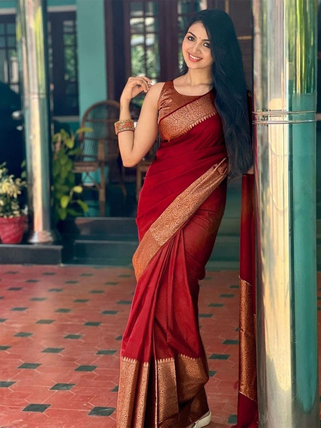 

Taslar Zari Pure Silk Banarasi Saree, Red