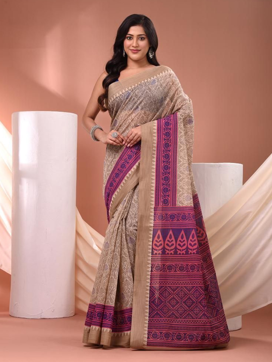 

VIBHAVARI Floral Saree, Beige