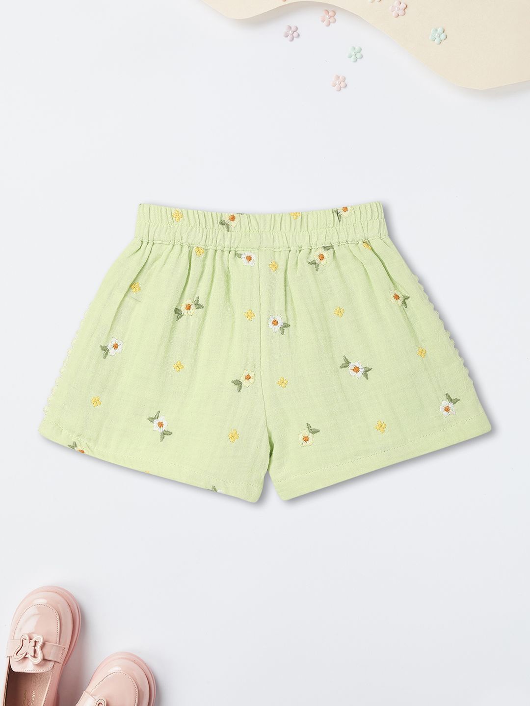 

max Girls Cotton Floral Self Design Mid-Rise Shorts, Green