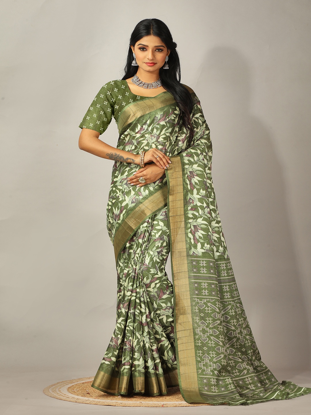 

A.V.M. SILK MILLS Ethnic Motifs Printed Zari Pure Crepe Saree, Green