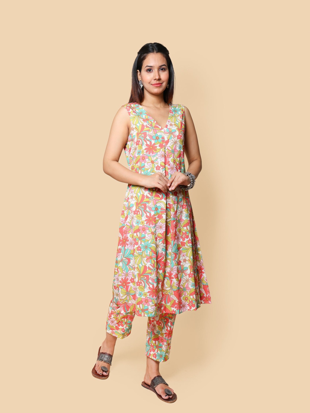 

KELLPAR Women Floral Printed Regular Kurta with Trousers, Pink