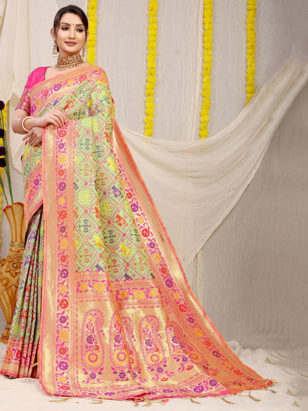 

amirat Woven Design Zari Pure Silk Banarasi Saree, Sea green