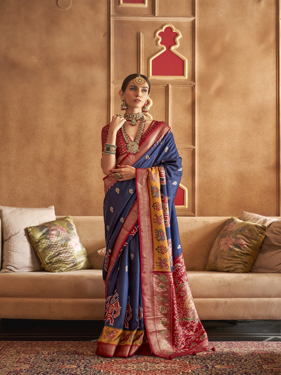 

AVANSHEE Woven Design Zari Saree, Navy blue