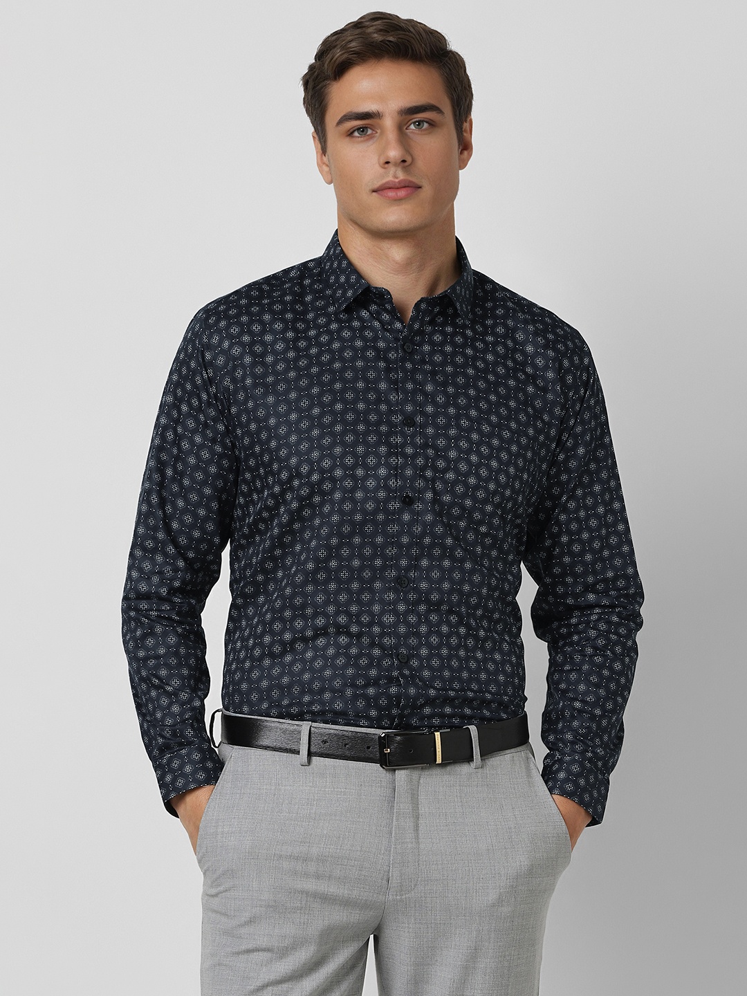 

V Dot Men Spread Collar Geometric Printed Cotton Formal Shirt, Navy blue