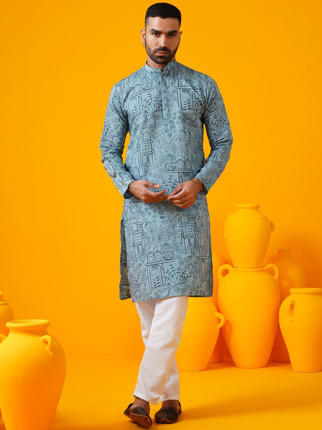 

SOJANYA Men Floral Embroidered Thread Work Kurta, Blue