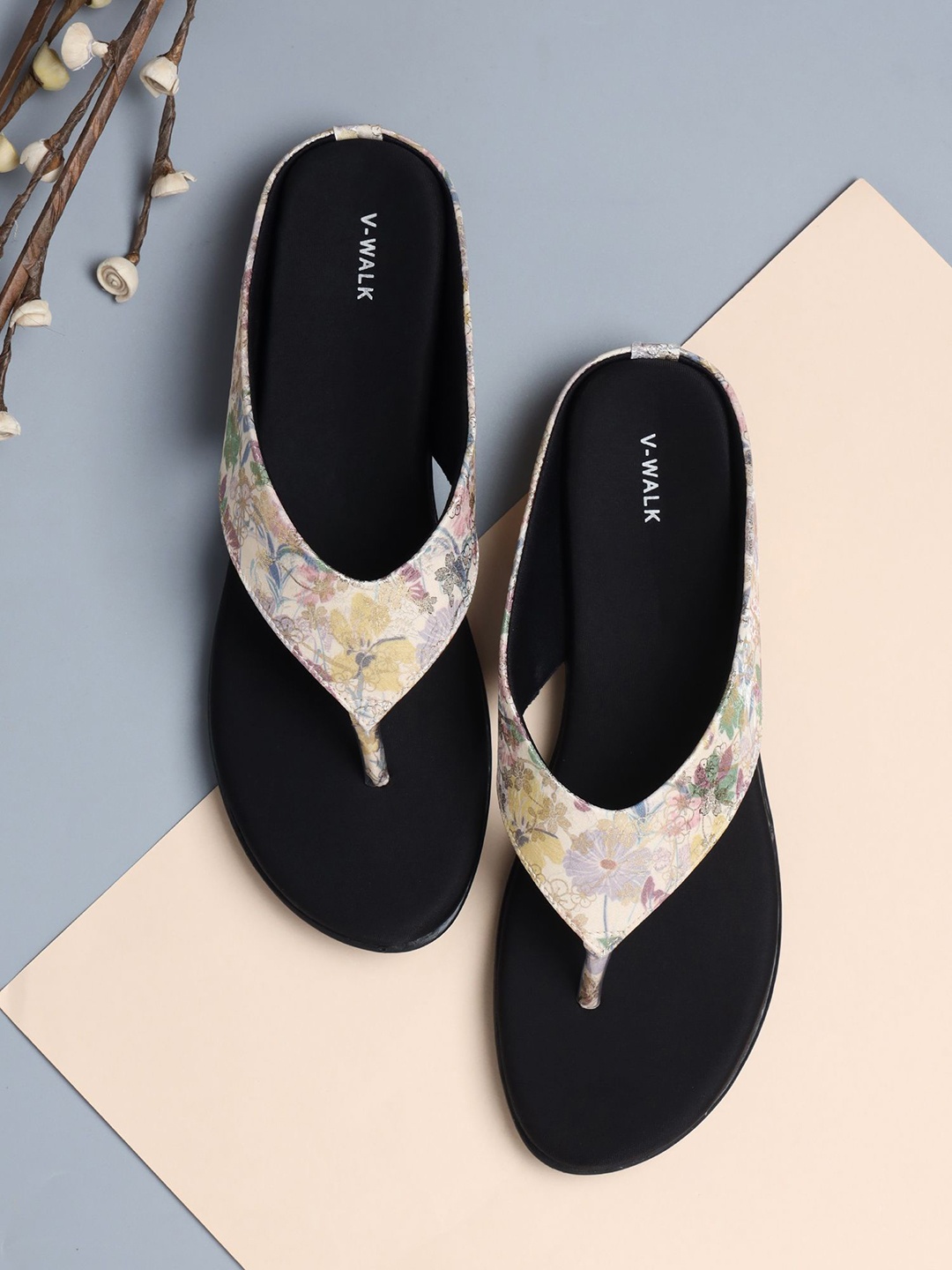 

V-WALK Women Floral Printed T-Strap Flats, White