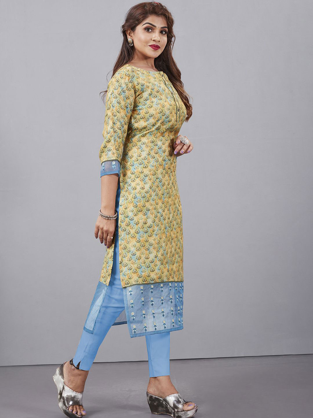 

Krimmple Women Floral Printed Kurta, Blue