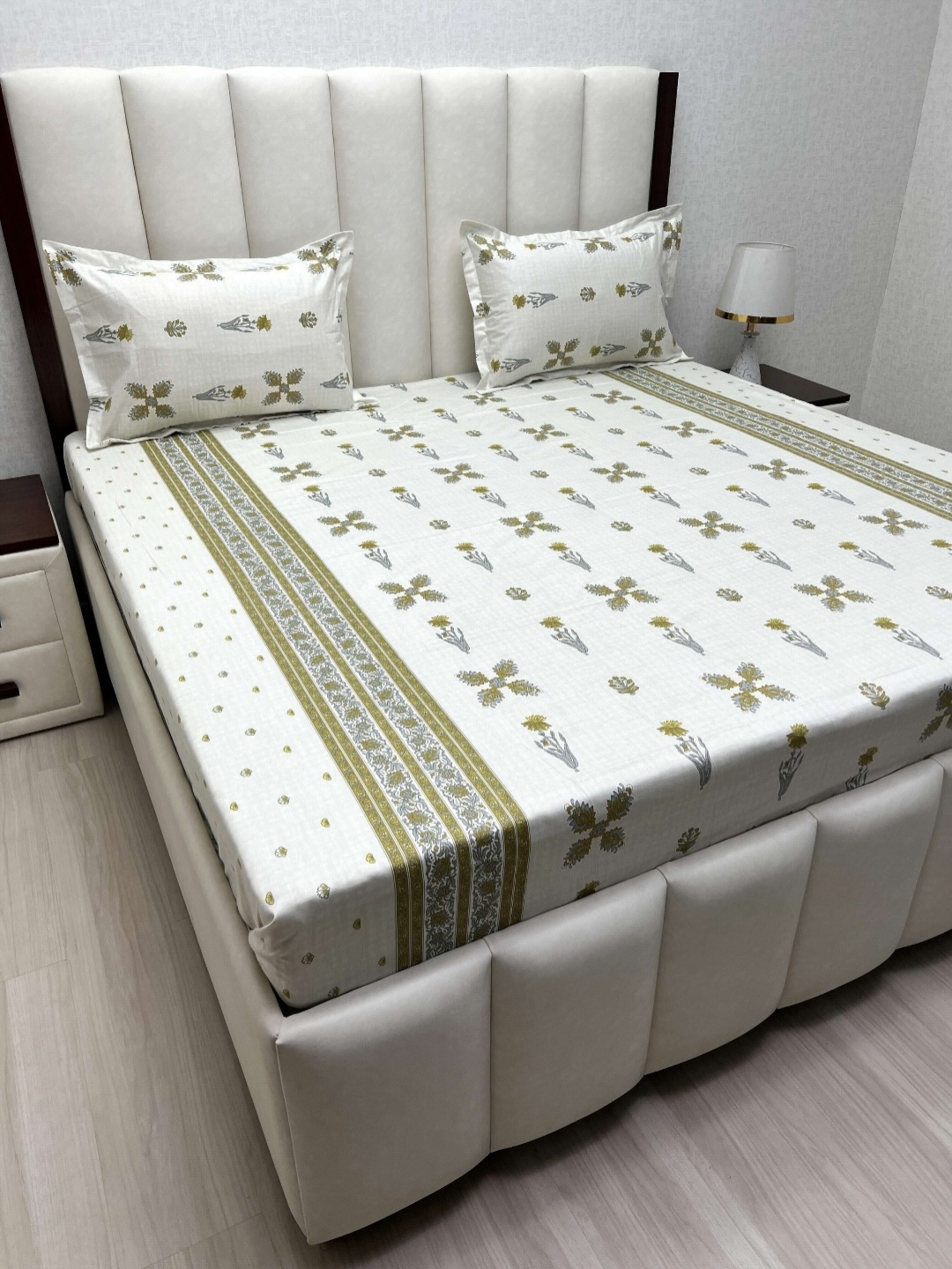 

Pure Decor Royal Passion White 300 TC Pure Cotton Queen Bedsheet Set 2.28 m x 2.54 m