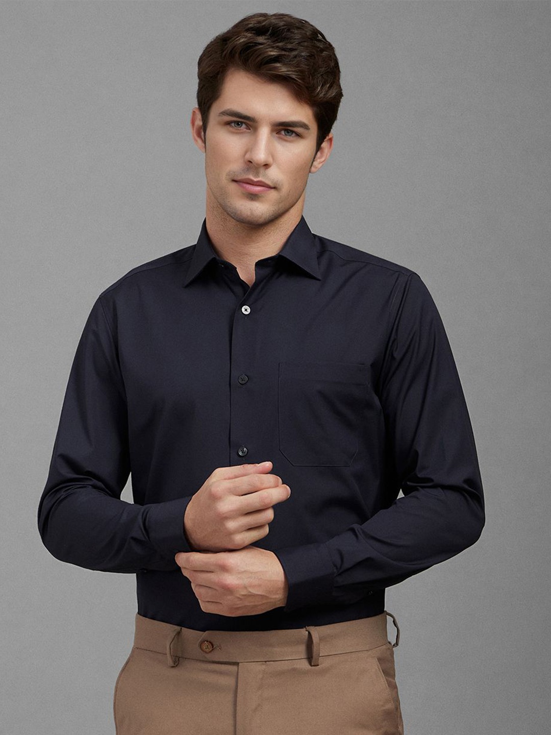 

Louis Philippe Men Classic Fit Spread Collar Solid Cotton Formal Shirt, Black
