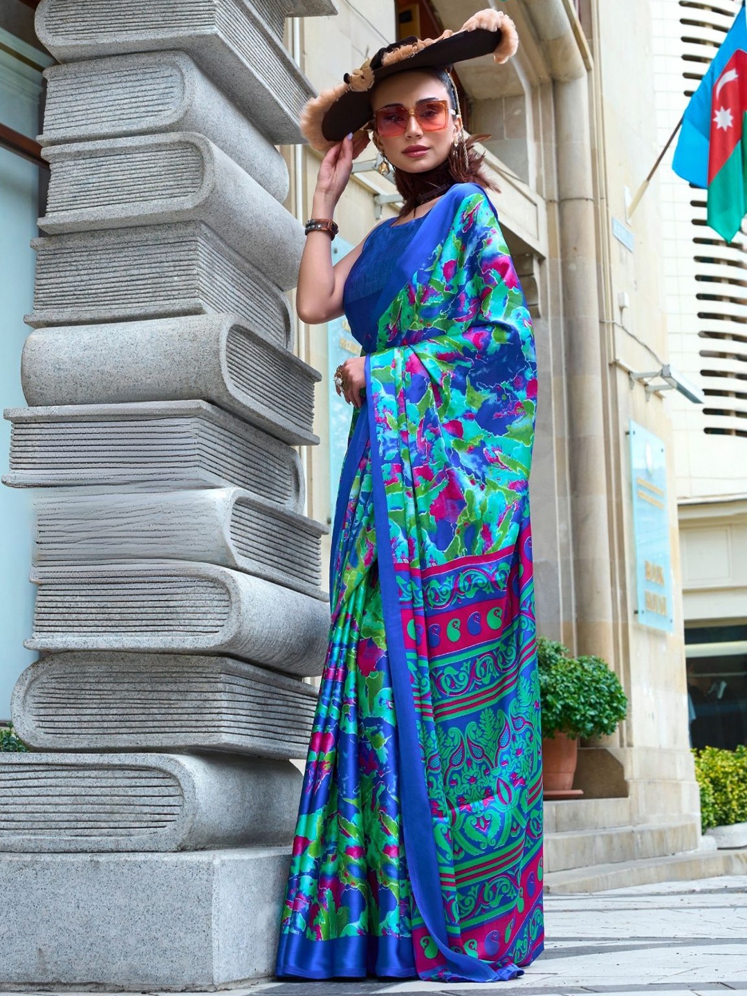 

BLENDIFY Printed Satin Saree, Blue