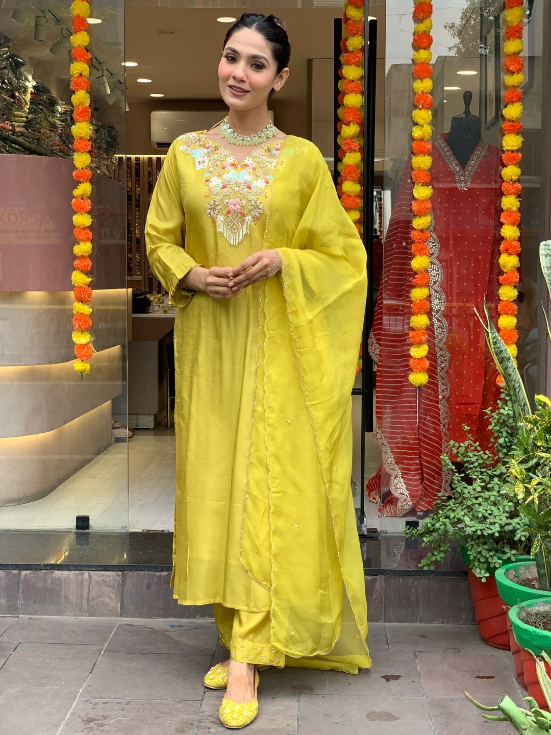

Growdamy Women Floral Embroidered Regular Beads and Stones Chanderi Silk Kurta with Trousers & With Dupatta, Yellow