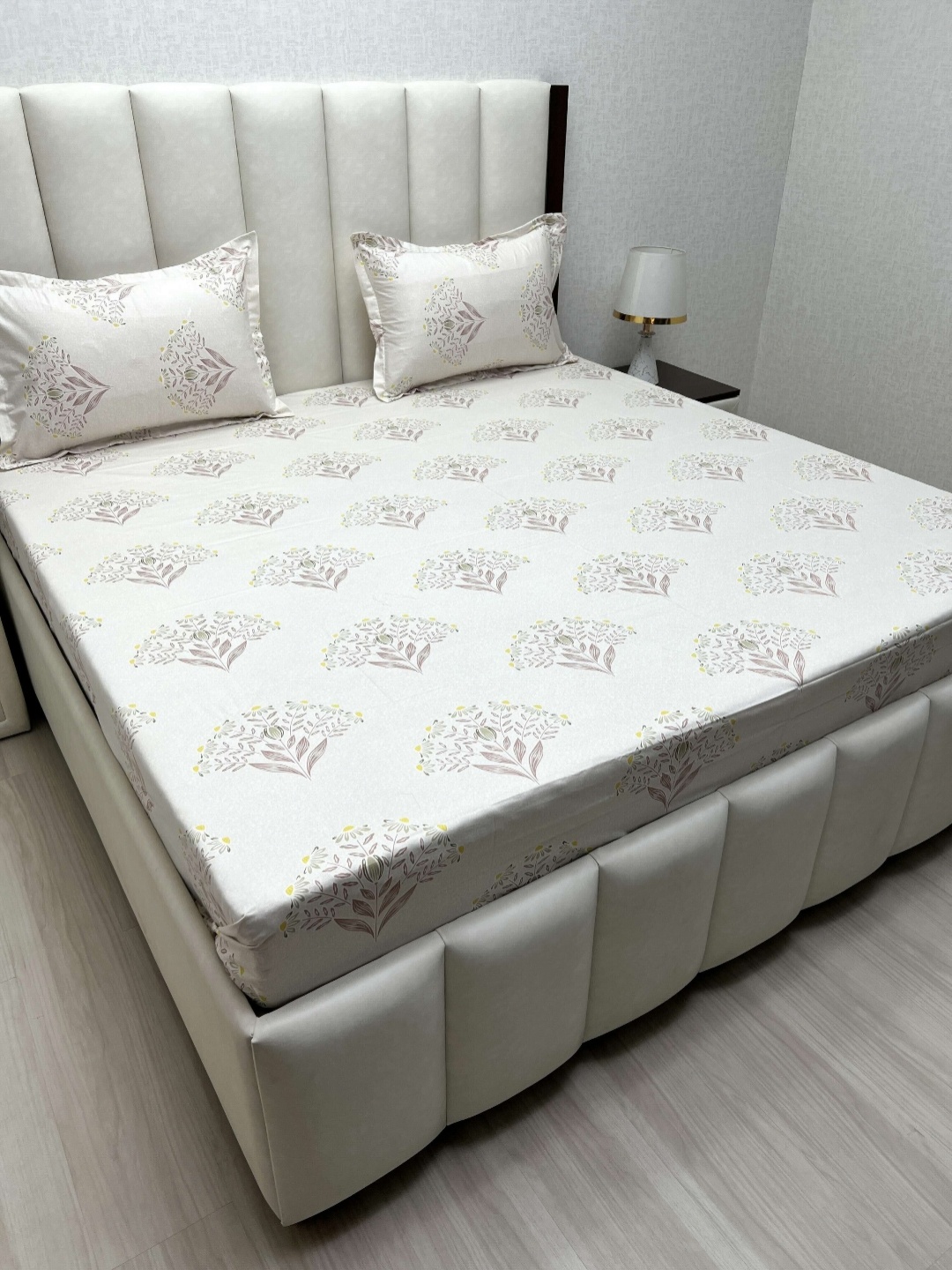 

Pure Decor Royal Passion Cream Printed Cotton 330 TC Queen Bedsheet Set 2.28m x 2.54m