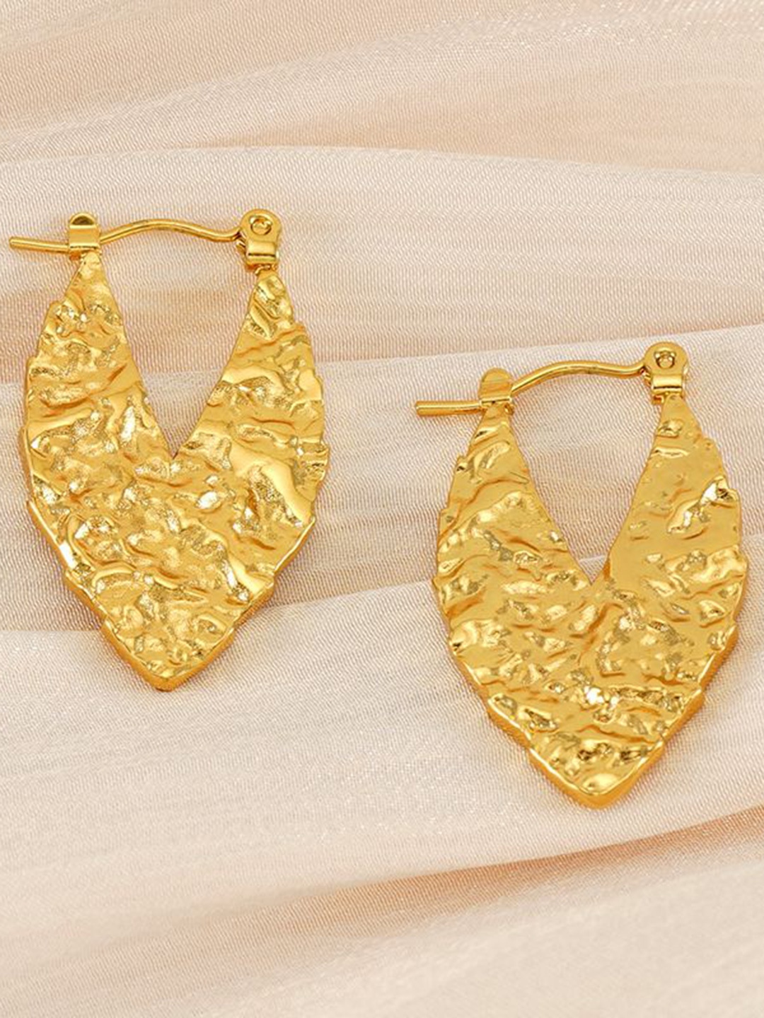 

MEENAZ Stainless Steel Gold-Plated Anti Tarnish Contemporary Hoop Earrings