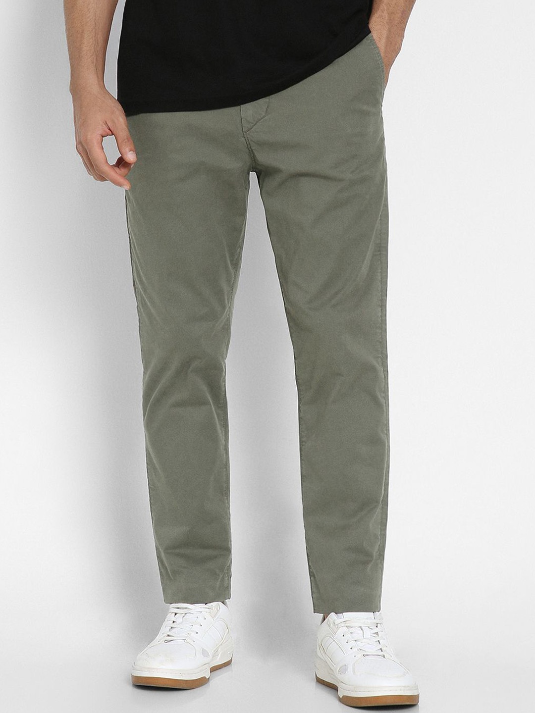 

AMERICAN EAGLE OUTFITTERS Men Regular Fit Mid-Rise Trousers, Green