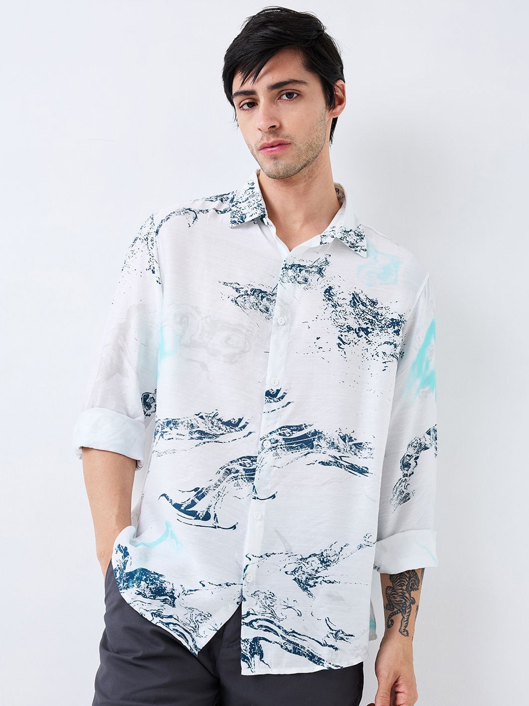 

SPYKAR Men Relaxed Fit Spread Collar Abstract Printed Casual Shirt, White