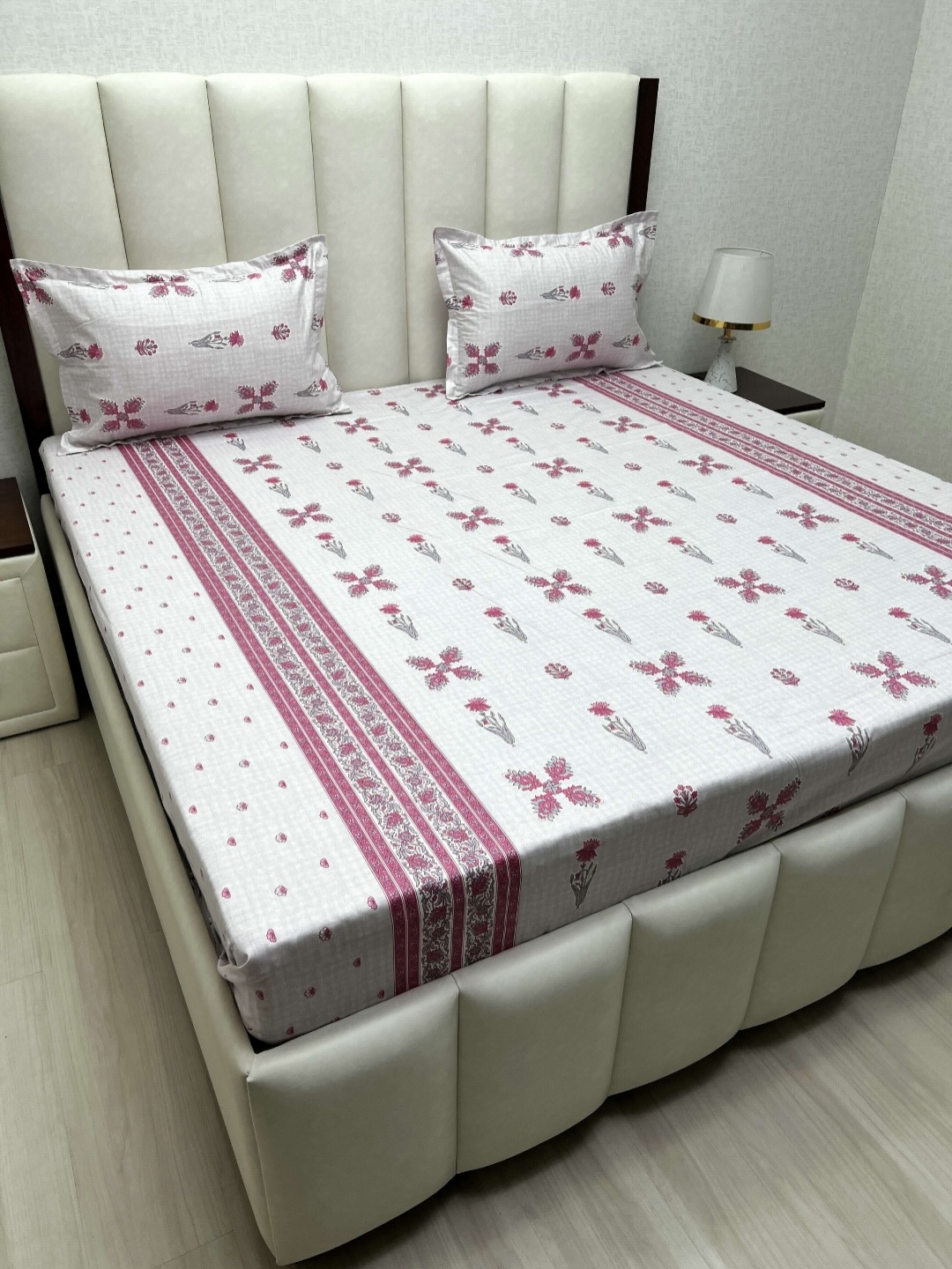 

Pure Decor Royal Passion Pink Printed Cotton 260 TC Queen Bedsheet Set 2.28m x 2.54m