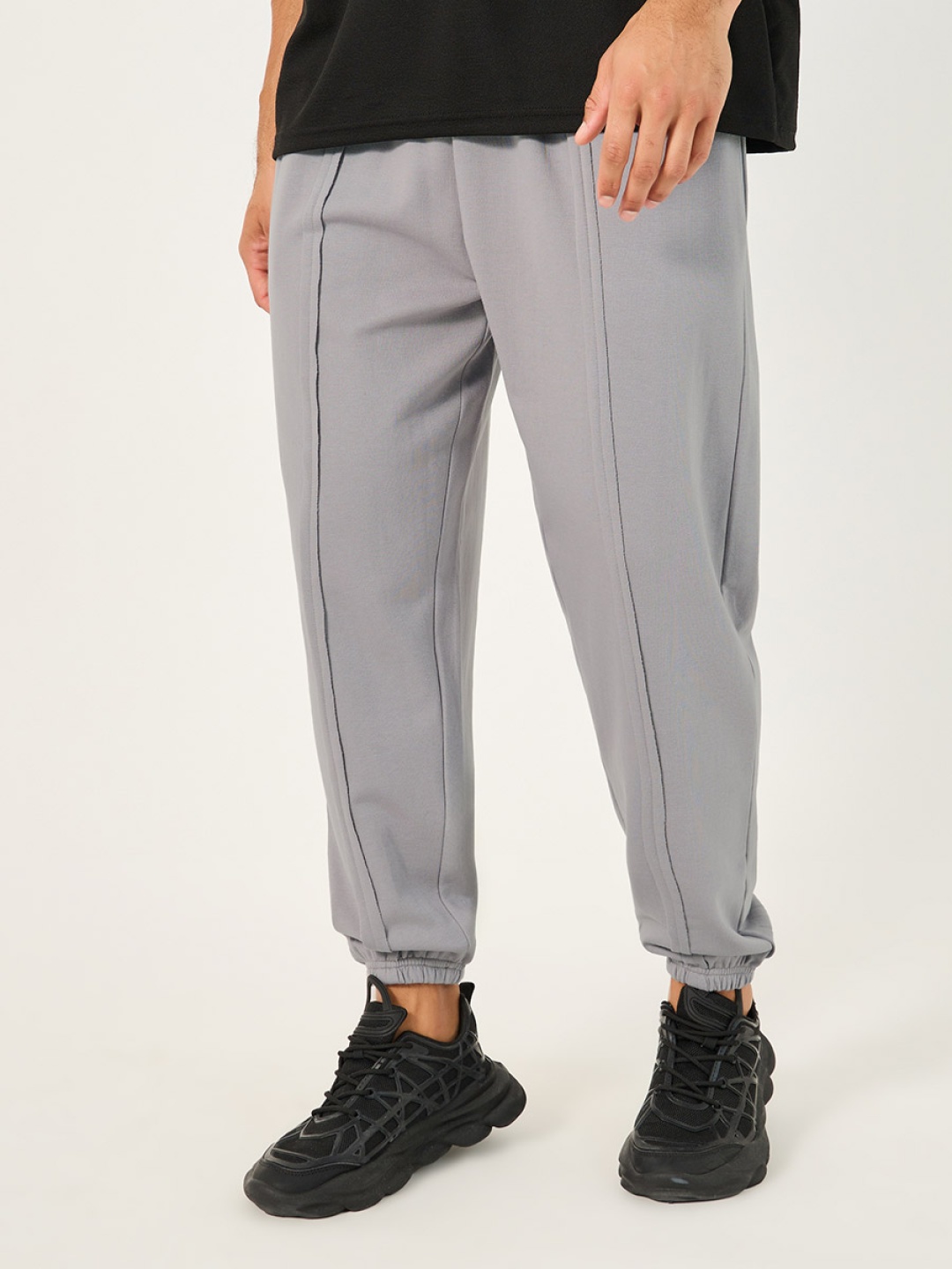 

Styli Men Oversized Jogger With Raw Seam Detail, Grey