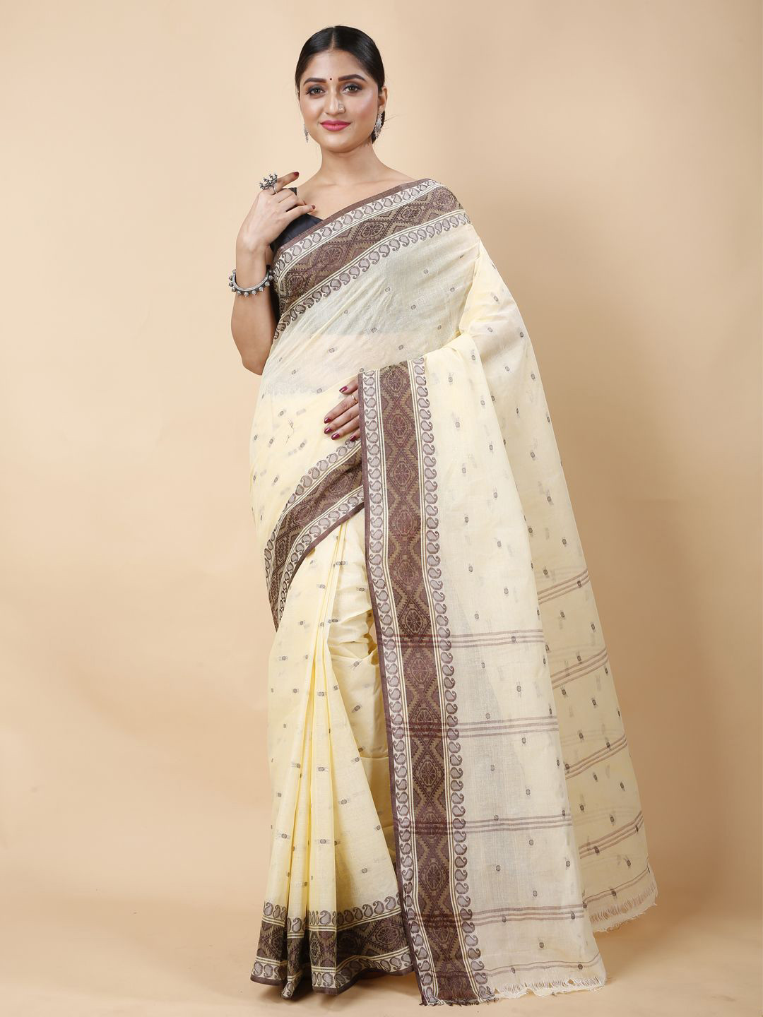 

SRILOK Woven Design Pure Cotton Taant Saree, Cream