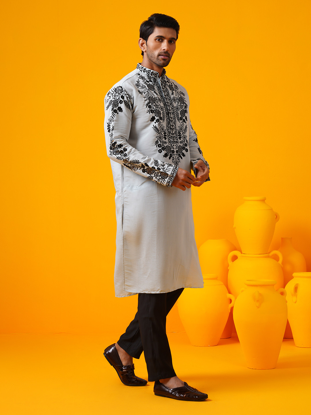 

SOJANYA LUXE Floral Embroidered Mandarin Collar Straight Kurta With Trouser, White