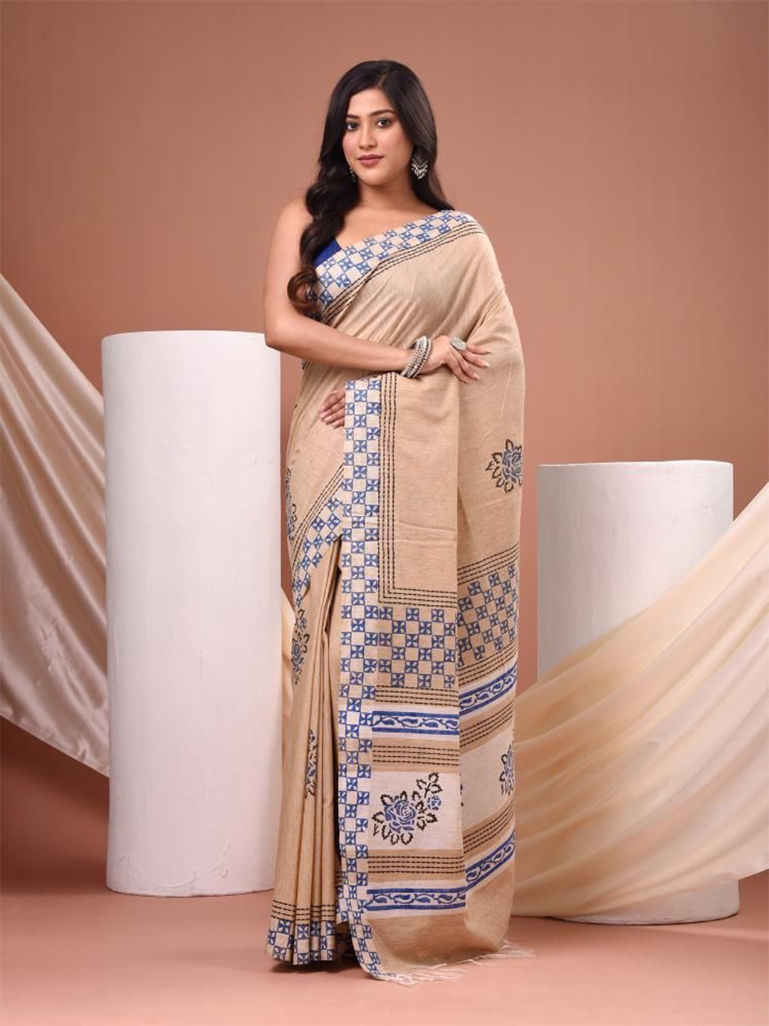

VIBHAVARI Floral Silk Blend Saree, Beige