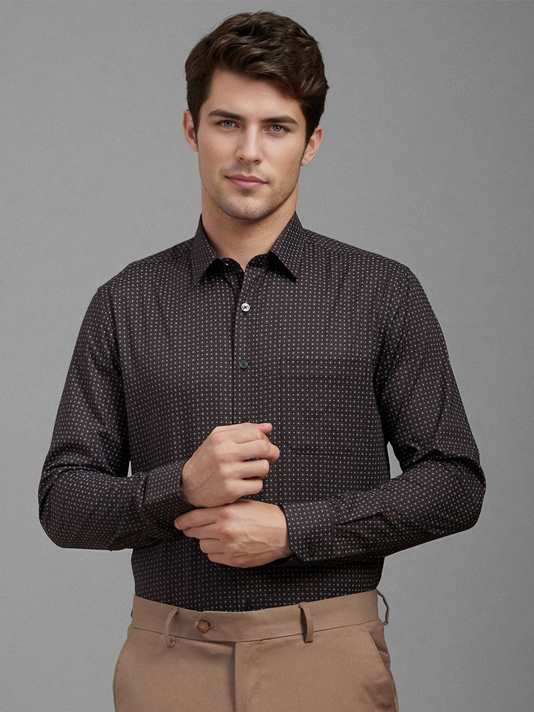 

Louis Philippe Men Slim Fit Spread Collar Geometric Printed Cotton Formal Shirt, Brown