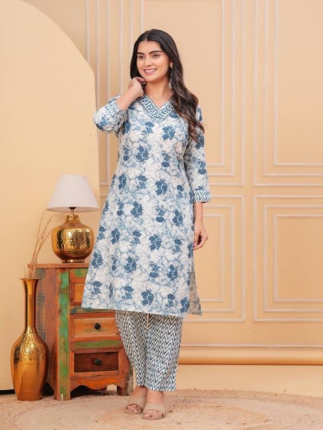 

Aasira Floral Printed Pure Cotton V-Neck Straight Kurta with Trousers, Blue