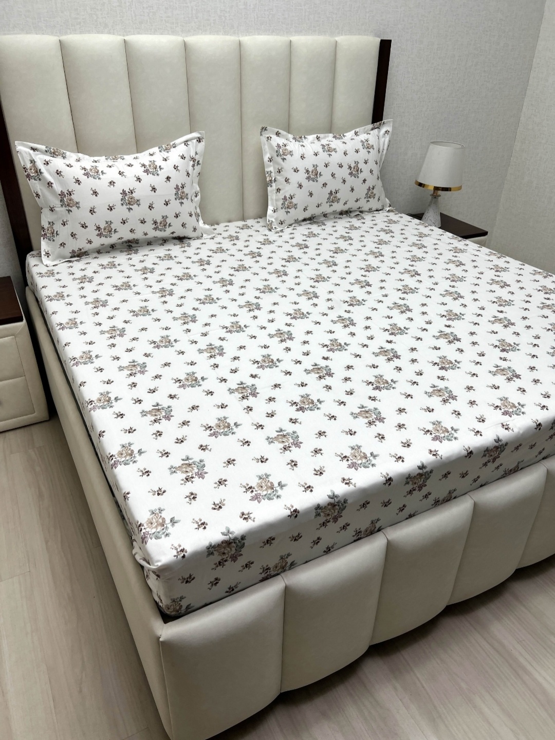 

Pure Decor Royal Passion Brown Printed Cotton 260 TC Queen Bedsheet Set 2.28m x 2.54m, White