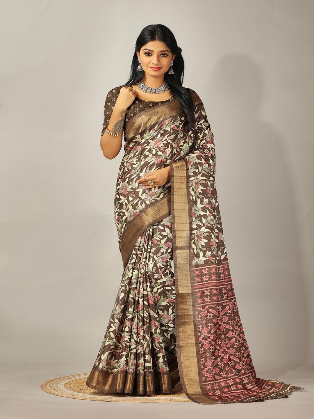 

A.V.M. SILK MILLS Floral Zari Pure Crepe Saree, Green