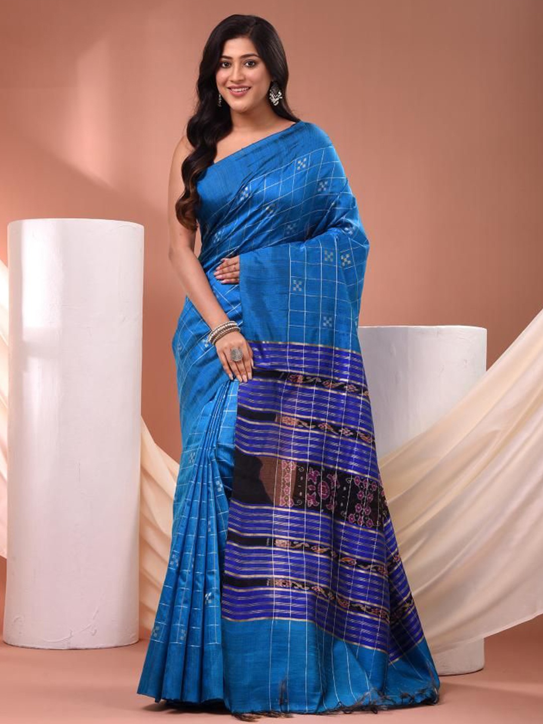 

VIBHAVARI Checked Silk Blend Saree, Blue