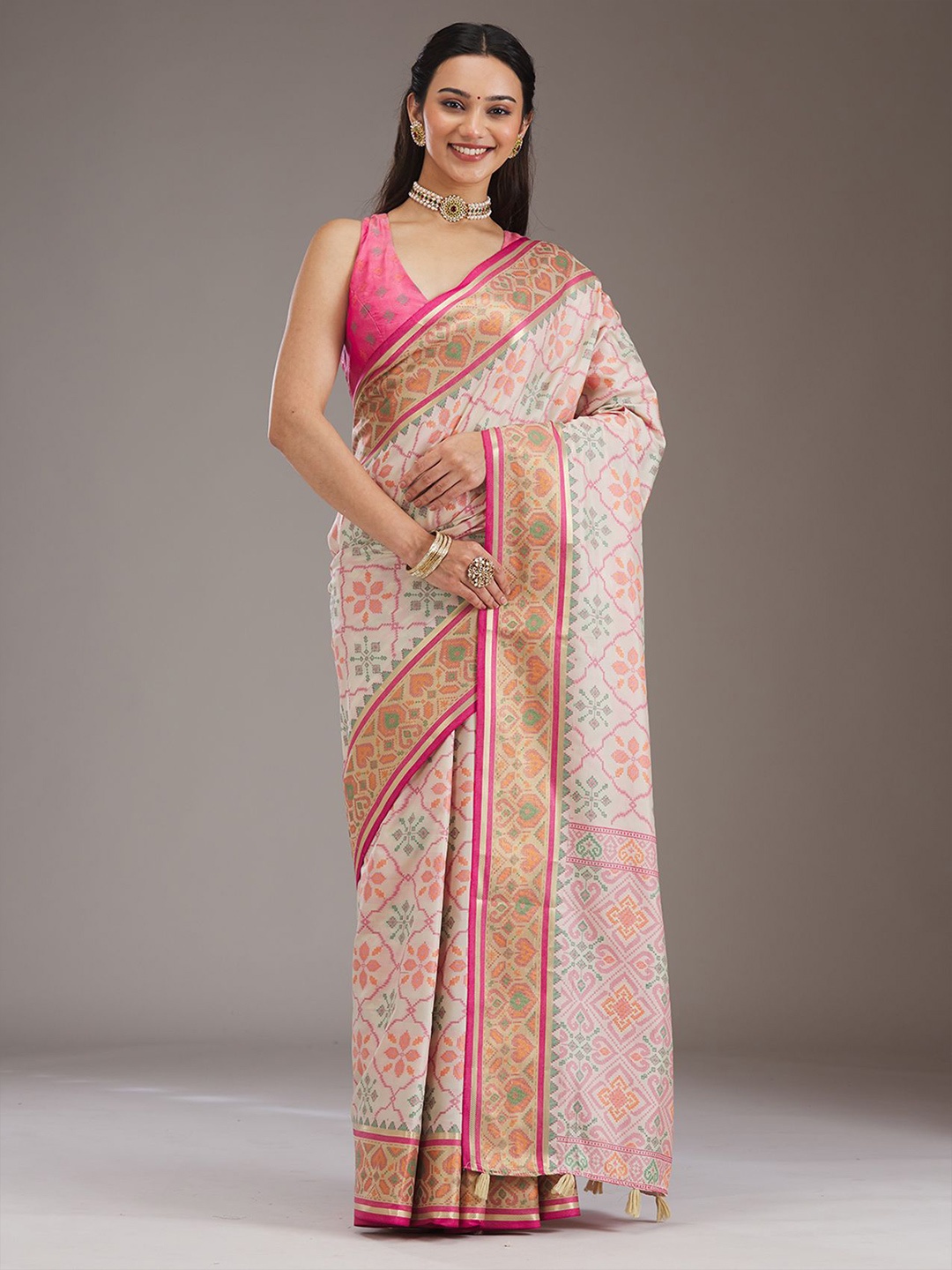 

Koskii Cream Threadwork Art Silk Saree