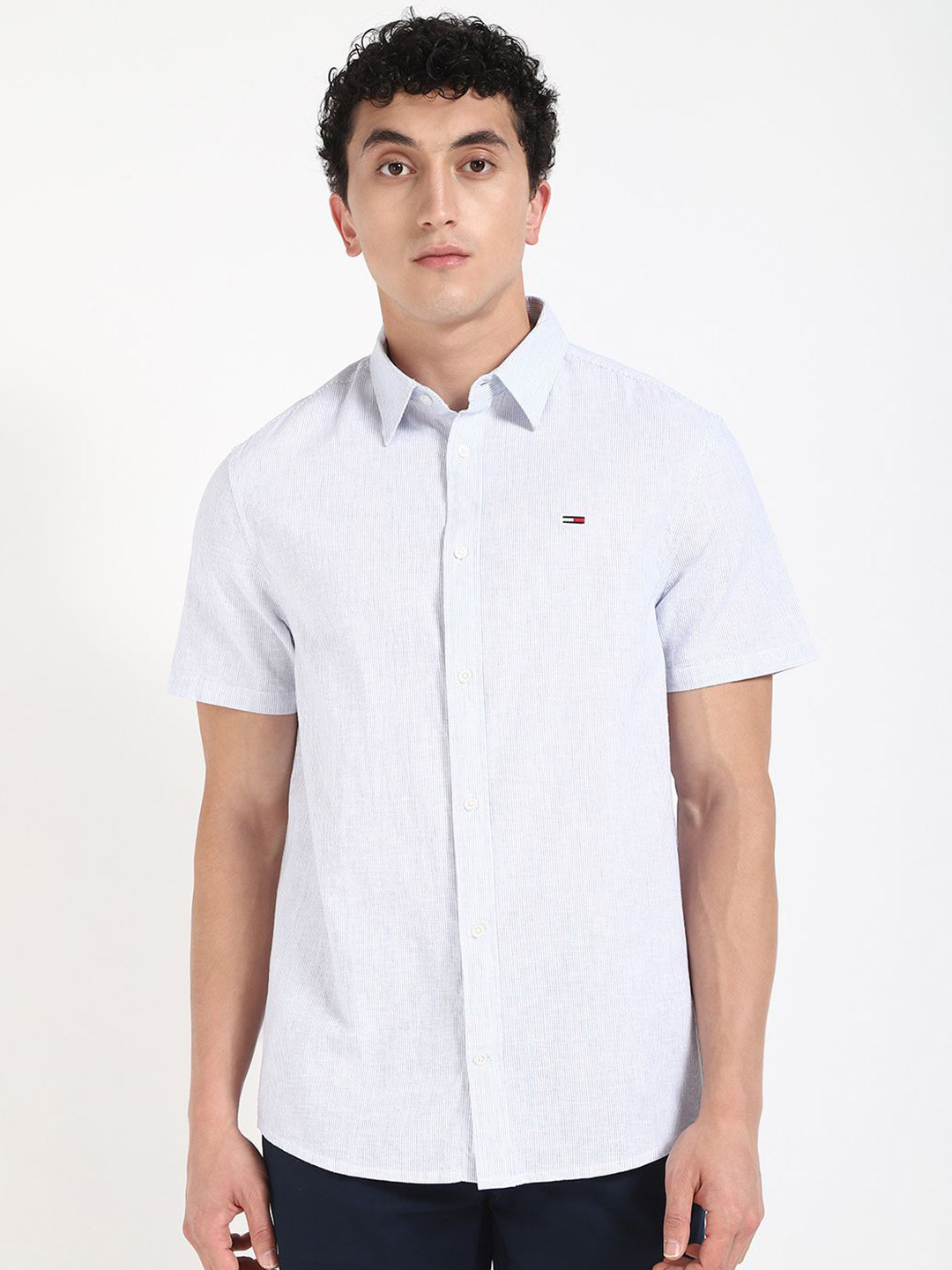 

Tommy Hilfiger Men Relaxed Fit Spread Collar Vertical Striped Cotton Casual Shirt, White