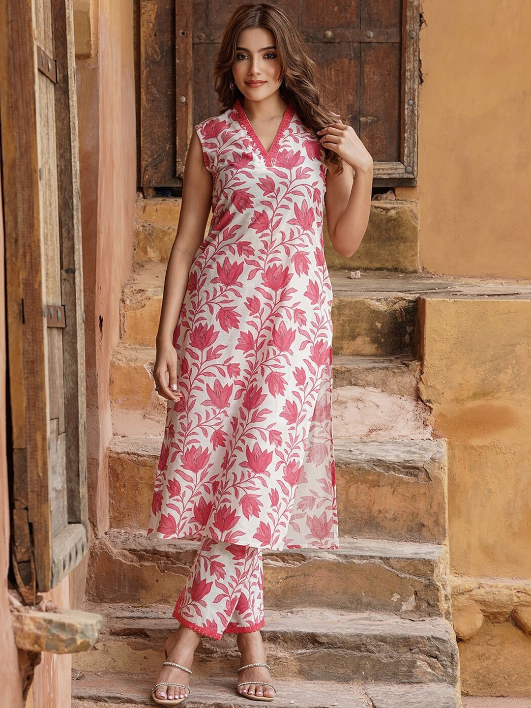 

Handish Floral Printed V-Neck Sleeveless Straight Kurta With Trouser, Pink